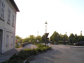 La même photo maintenant vue du rond-point.